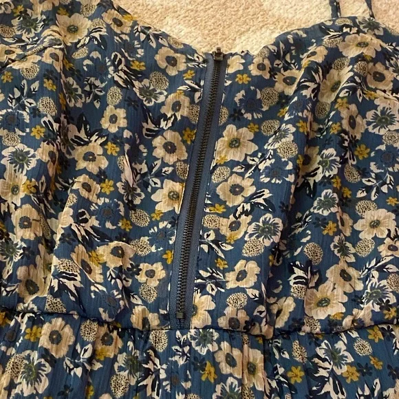 Floral Romper - Picture 3 of 4